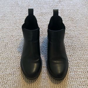 H&M classic black chelsea boots, size 6